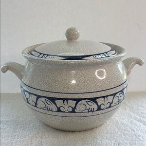 Dedham Pottery The Potting Shed Bunny Rabbit Covered Pot in Blue and White